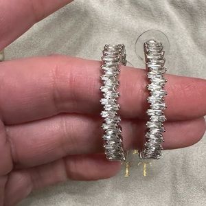 Kendra Scott Juliette Silver Hoop Earrings in White Crystal